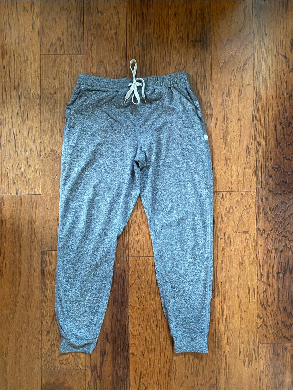 Vuori joggers- Heathered gray-xs